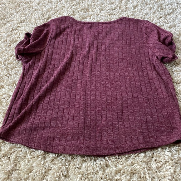 Crop top - Picture 2 of 3